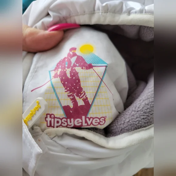 TIPSY ELVES SZ 18-24M VGUC 1 pc WHITE w/ RAINBOW 🌈 aplique SNOWSUIT w/ Hood - Picture 2 of 8